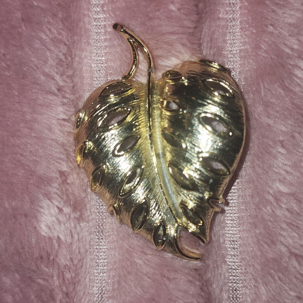 Vintage 1960's Gold Leaf Brooch